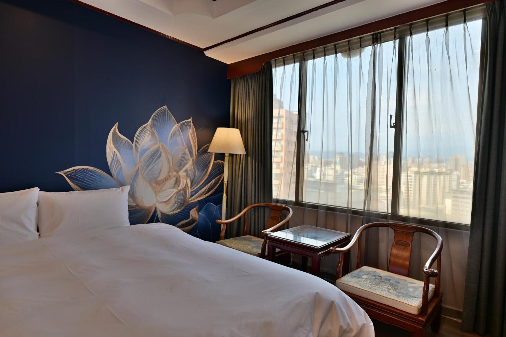 T Hotel Taichung Bagian luar foto