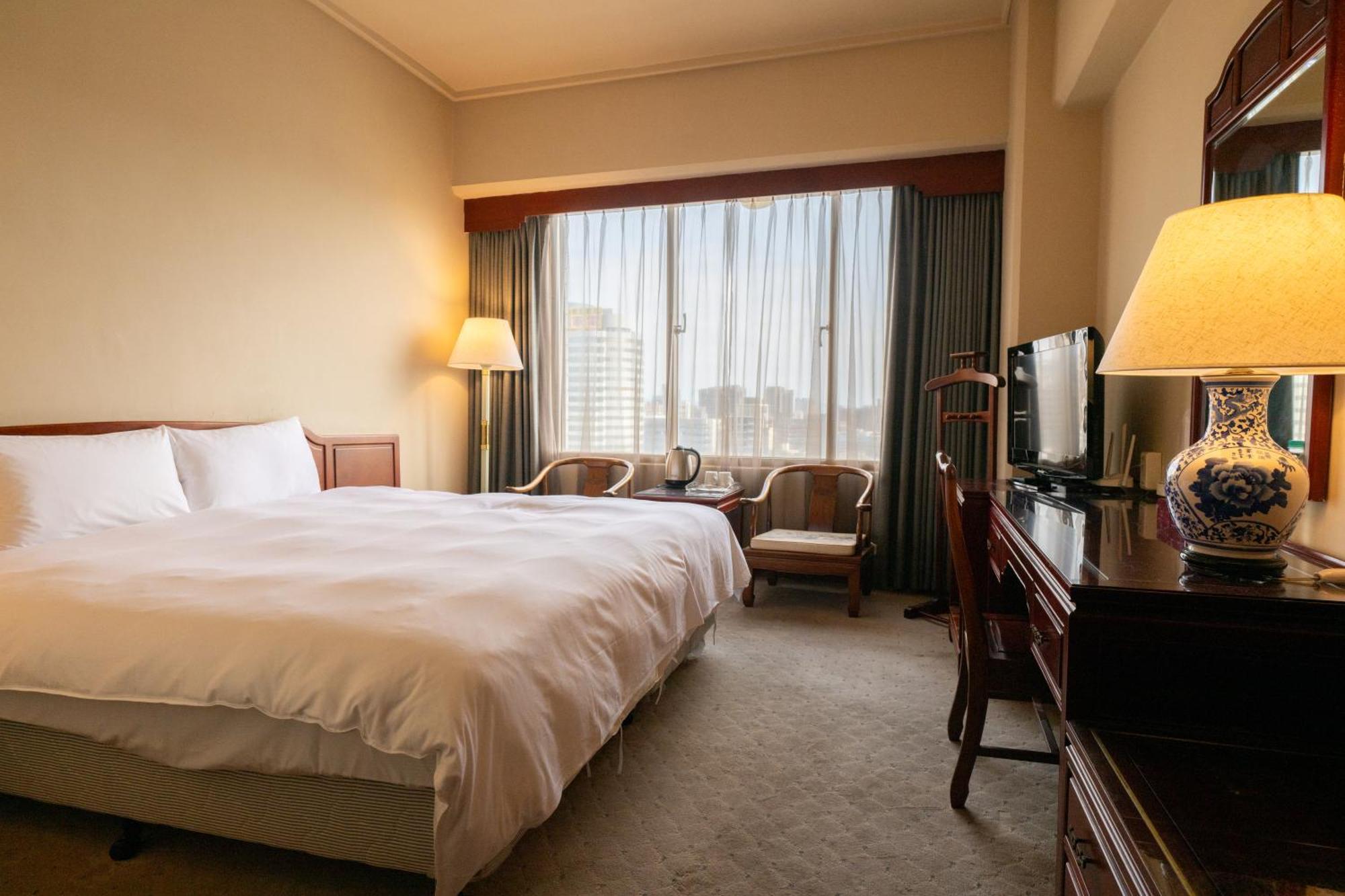 T Hotel Taichung Bagian luar foto