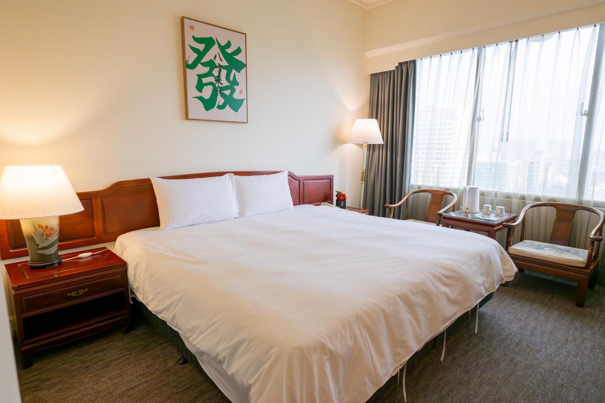 T Hotel Taichung Bagian luar foto