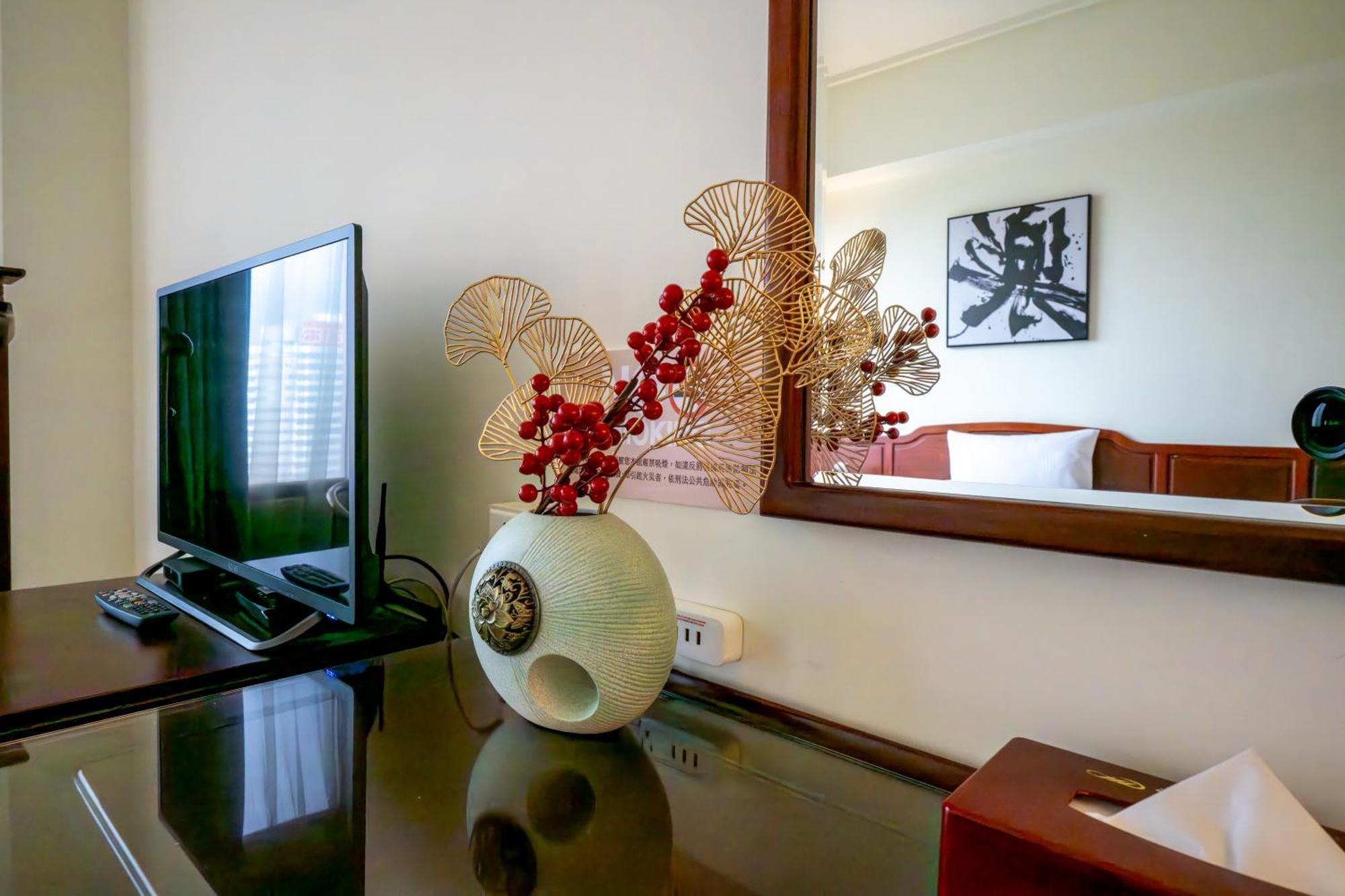 T Hotel Taichung Bagian luar foto