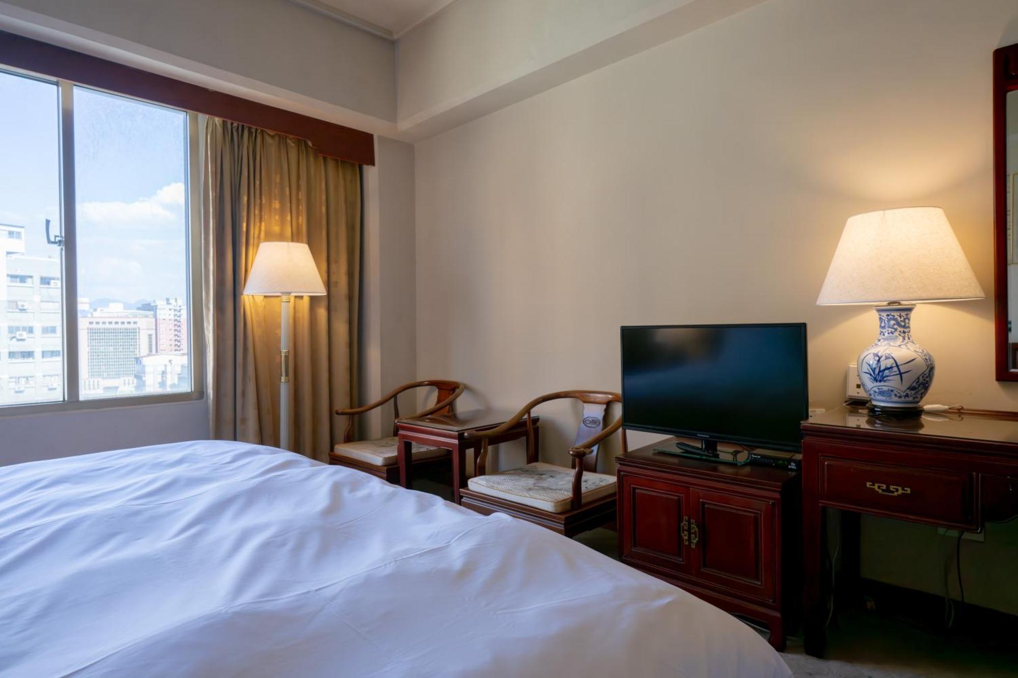 T Hotel Taichung Bagian luar foto