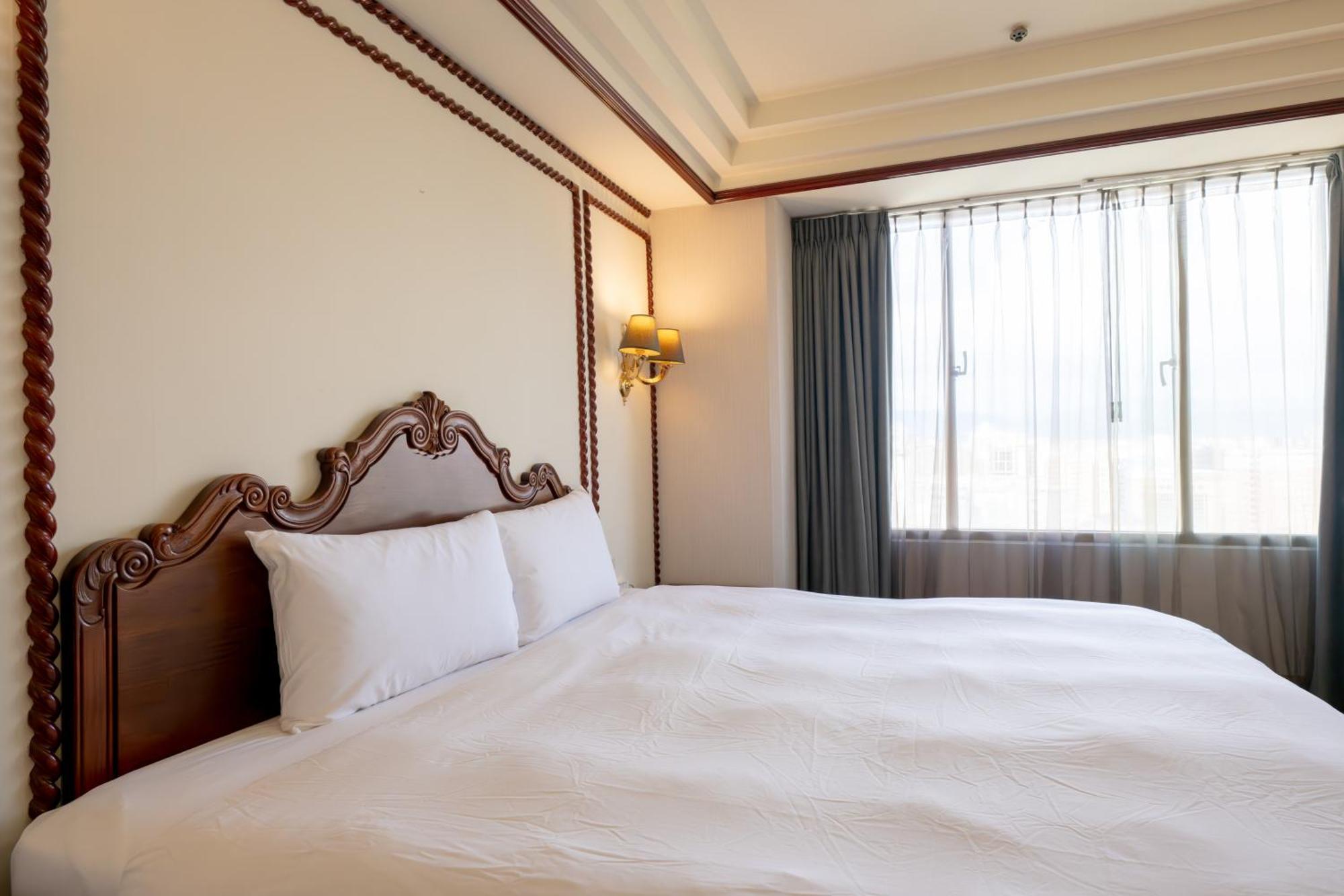 T Hotel Taichung Bagian luar foto